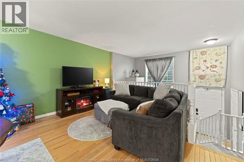 421 Merrill, Lasalle, ON - Indoor Photo Showing Living Room