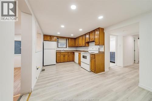 8057 Riverside Drive East, Windsor, ON - Indoor Photo Showing Kitchen