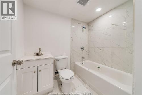 8057 Riverside Drive East, Windsor, ON - Indoor Photo Showing Bathroom