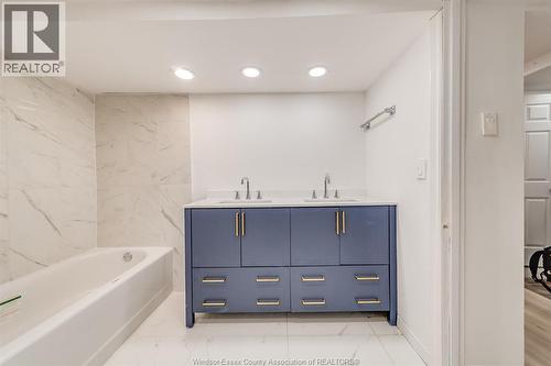 8057 Riverside Drive East, Windsor, ON - Indoor Photo Showing Bathroom