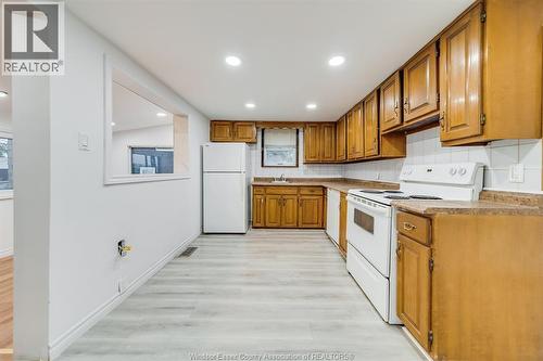 8057 Riverside Drive East, Windsor, ON - Indoor Photo Showing Kitchen
