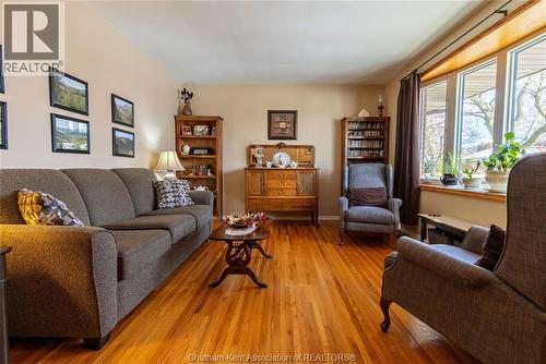 151 Baldoon Road, Chatham, ON - Indoor Photo Showing Living Room