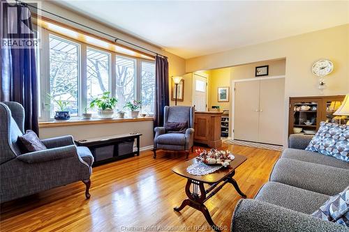 151 Baldoon Road, Chatham, ON - Indoor Photo Showing Living Room