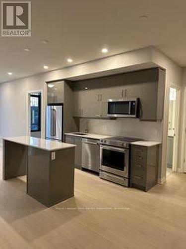 603 - 1415 Dundas Street E, Oakville, ON - Indoor Photo Showing Kitchen With Stainless Steel Kitchen With Upgraded Kitchen