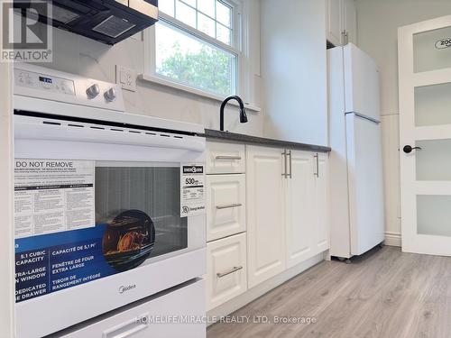 5672 Drummond Road, Niagara Falls, ON - Indoor Photo Showing Kitchen