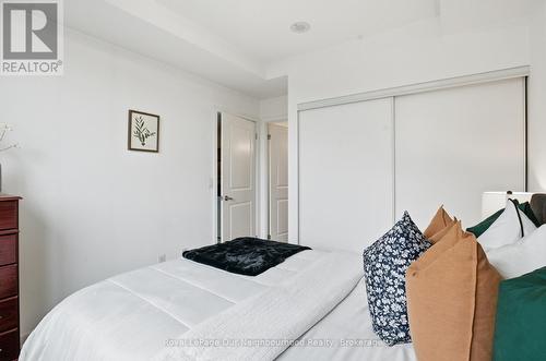 301 - 1235 Bayly Street, Pickering (Bay Ridges), ON - Indoor Photo Showing Bedroom