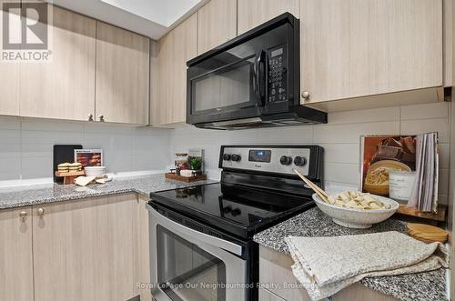 301 - 1235 Bayly Street, Pickering (Bay Ridges), ON - Indoor Photo Showing Kitchen