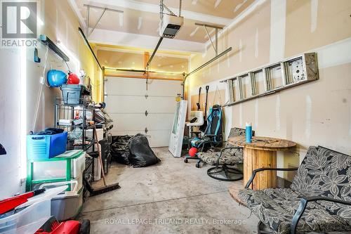 1310 Michael Circle, London East (East D), ON - Indoor Photo Showing Garage