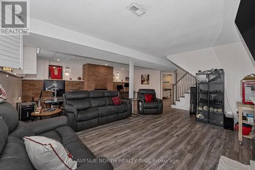 7028 Shadow Ridge Drive, Ottawa, ON - Indoor Photo Showing Living Room