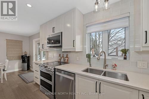 7028 Shadow Ridge Drive, Ottawa, ON - Indoor Photo Showing Kitchen With Double Sink With Upgraded Kitchen