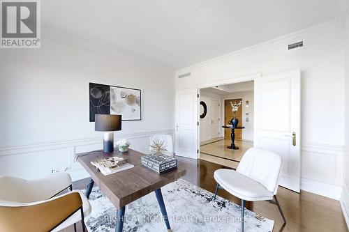 1201 - 38 Avenue Road, Toronto, ON - Indoor Photo Showing Living Room