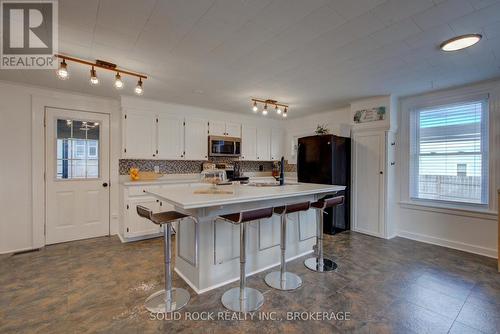 204 King Street W, Gananoque, ON - Indoor Photo Showing Kitchen With Upgraded Kitchen