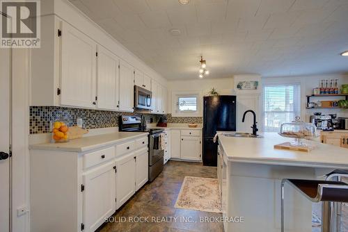 204 King Street W, Gananoque, ON - Indoor Photo Showing Kitchen
