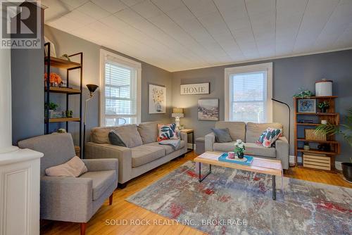 204 King Street W, Gananoque, ON - Indoor Photo Showing Living Room