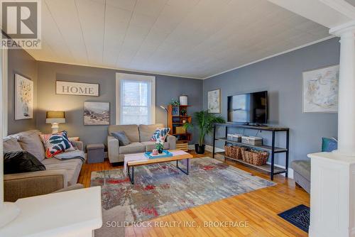204 King Street W, Gananoque, ON - Indoor Photo Showing Living Room