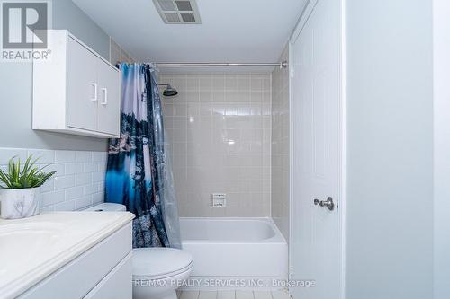 1713 - 1478 Pilgrims Way, Oakville, ON - Indoor Photo Showing Bathroom