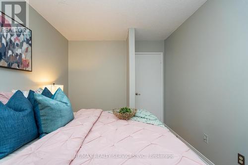 1713 - 1478 Pilgrims Way, Oakville, ON - Indoor Photo Showing Bedroom