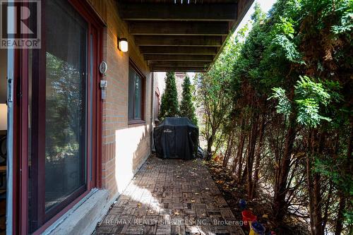 1713 - 1478 Pilgrims Way, Oakville, ON - Outdoor