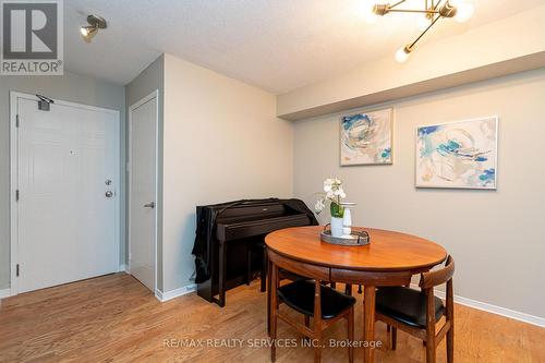 1713 - 1478 Pilgrims Way, Oakville, ON - Indoor Photo Showing Dining Room
