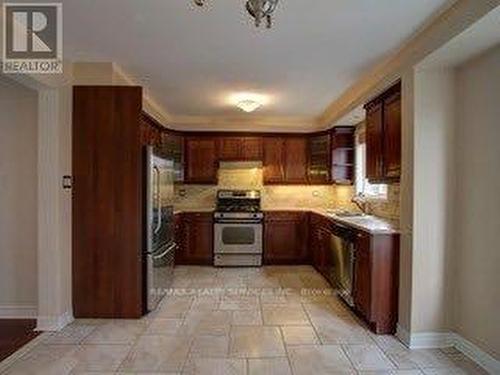 33 - 120 Railroad Street, Brampton, ON - Indoor Photo Showing Kitchen