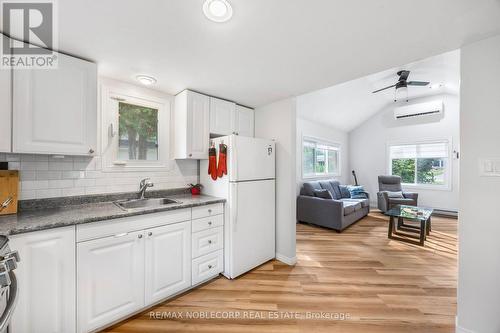 742 9Th Line, Innisfil, ON - Indoor Photo Showing Kitchen