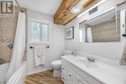 742 9Th Line, Innisfil, ON - Indoor Photo Showing Bathroom