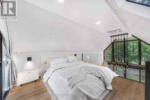 742 9Th Line, Innisfil, ON - Indoor Photo Showing Bedroom