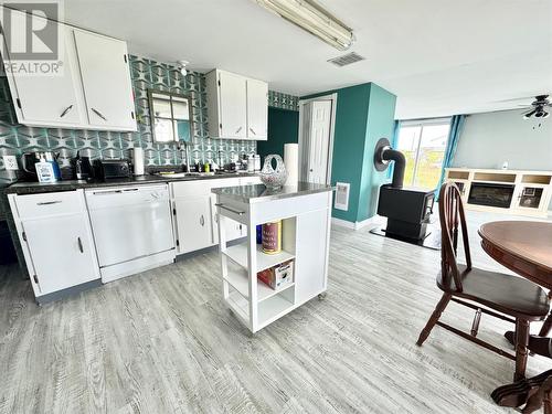 16 B Brown'S Road, Joe Batts Arm, NL - Indoor Photo Showing Kitchen With Double Sink