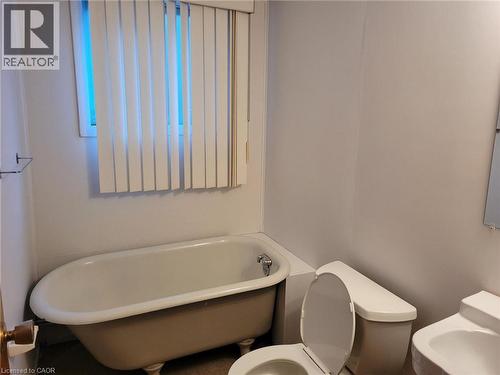 176 Walter Avenue S, Hamilton, ON - Indoor Photo Showing Bathroom