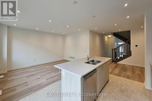 8 Vinewood Crescent, Barrie, ON - Indoor