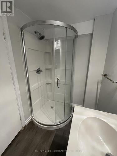 8 Daphne Crescent, Barrie, ON - Indoor Photo Showing Bathroom