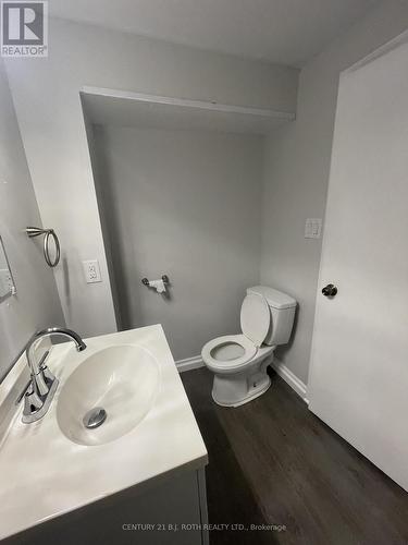 8 Daphne Crescent, Barrie, ON - Indoor Photo Showing Bathroom
