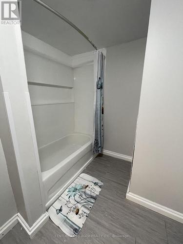 8 Daphne Crescent, Barrie, ON - Indoor Photo Showing Bathroom