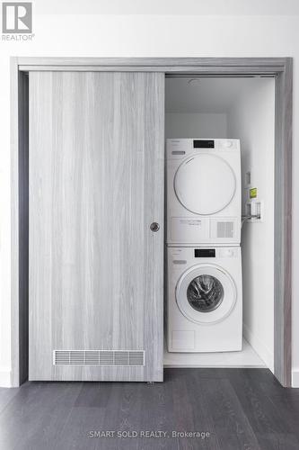 1612 - 85 Mcmahon Drive, Toronto, ON - Indoor Photo Showing Laundry Room
