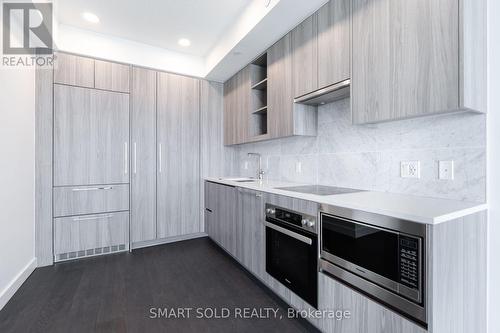 1612 - 85 Mcmahon Drive, Toronto, ON - Indoor Photo Showing Kitchen