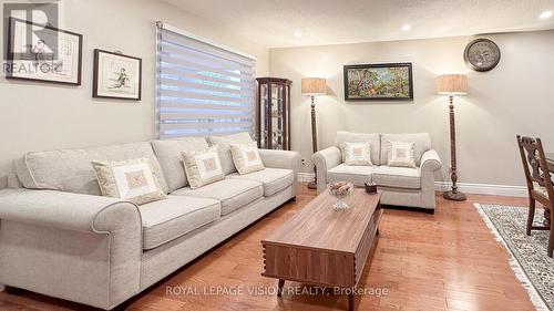 1939 A Parkside Drive, Pickering, ON - Indoor Photo Showing Living Room