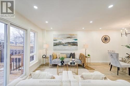 1088 Venus Crescent, Oshawa, ON - Indoor Photo Showing Living Room