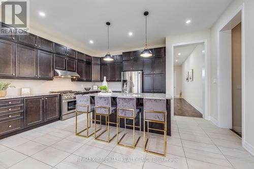 3263 Donald Mackay Street, Oakville, ON - Indoor Photo Showing Kitchen With Upgraded Kitchen