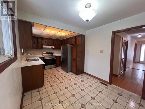 Kitchen - 41 Cleethorpes Boulevard, Toronto, ON - Indoor Photo Showing Kitchen With Double Sink