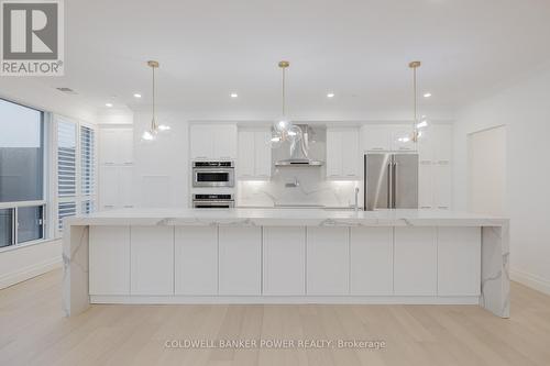 1103 - 260 Villagewalk Boulevard, London North (North R), ON - Indoor Photo Showing Kitchen With Upgraded Kitchen