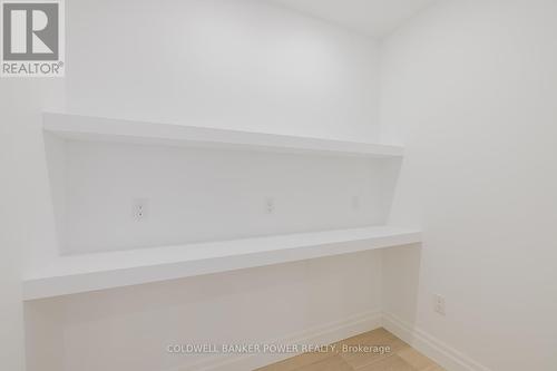 1103 - 260 Villagewalk Boulevard, London North (North R), ON - Indoor