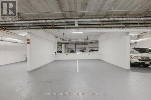 1103 - 260 Villagewalk Boulevard, London North (North R), ON - Indoor Photo Showing Garage