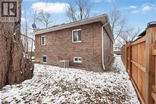 556 Clover, Windsor, ON - Outdoor With Exterior
