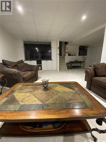 734 Wollaston Court, Saskatoon, SK - Indoor Photo Showing Living Room