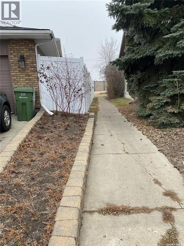 734 Wollaston Court, Saskatoon, SK - Outdoor