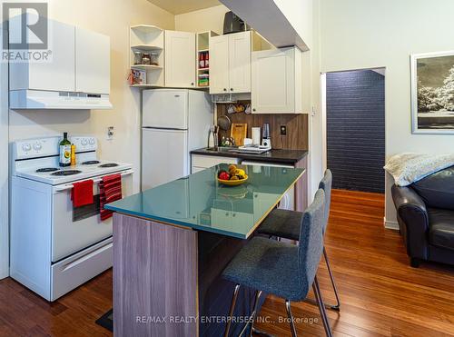 3rd Floor Unit - 92 Dixon Avenue, Toronto, ON - Indoor Photo Showing Kitchen