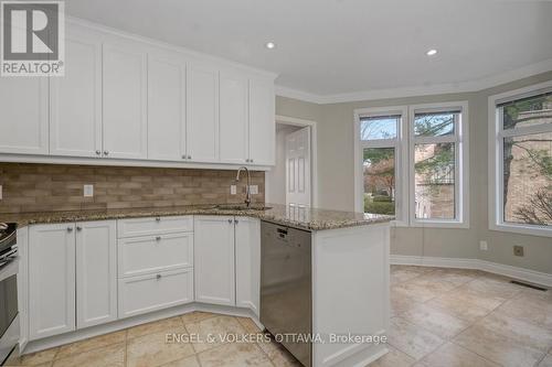 25 Bittern Court, Ottawa, ON - Indoor Photo Showing Kitchen With Upgraded Kitchen