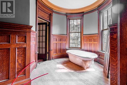 3025 Queen Street E, Toronto, ON - Indoor Photo Showing Bathroom