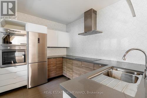 3025 Queen Street E, Toronto, ON - Indoor Photo Showing Kitchen With Double Sink With Upgraded Kitchen