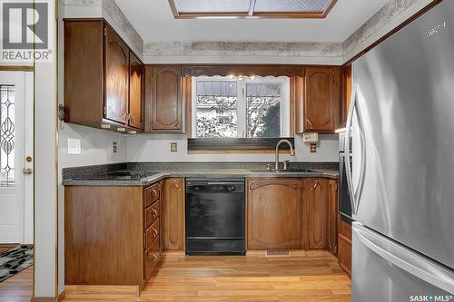168 Plainsview Drive, Regina, SK - Indoor Photo Showing Kitchen